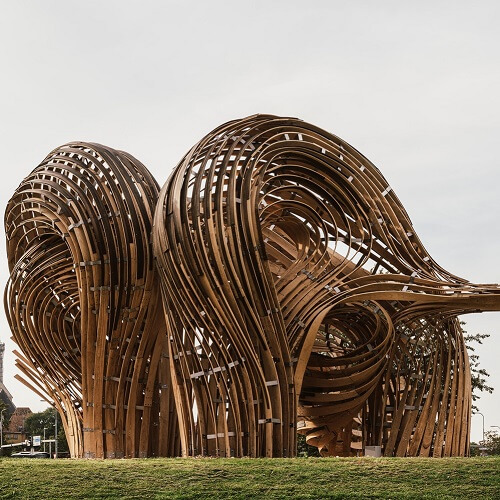 Steampunk Pavilion augmented with the intelligent holographic guides