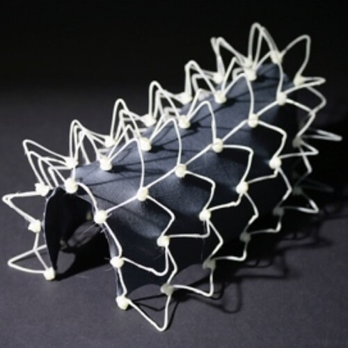 Spatial Textile Hybrids: Computing a Self-Forming behavior